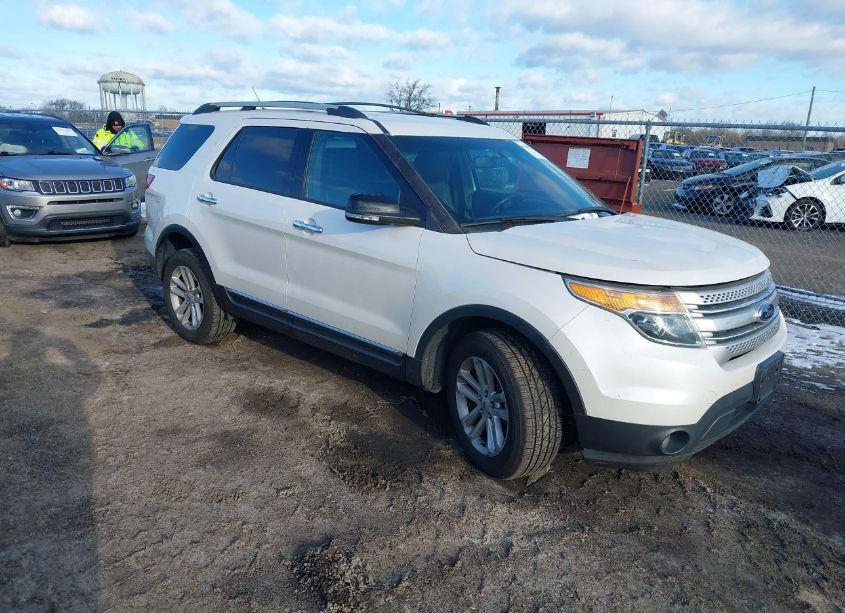 2015 Ford Explorer XLT (VIN 1FM5K8D89FGB06327) main photo