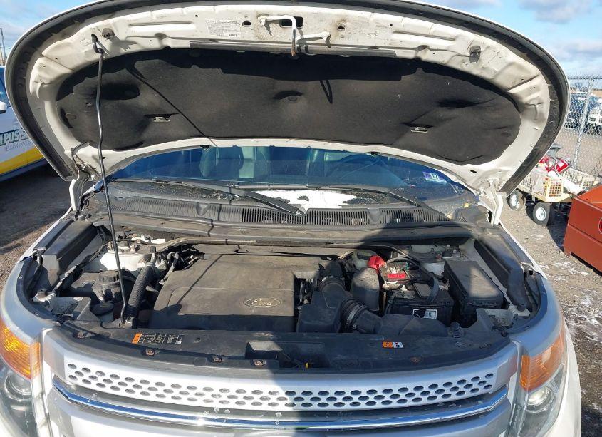 Photo 10 of 2015 Ford Explorer XLT (VIN 1FM5K8D89FGB06327)