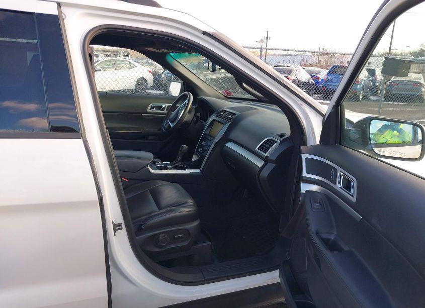 Photo 5 of 2015 Ford Explorer XLT (VIN 1FM5K8D89FGB06327)