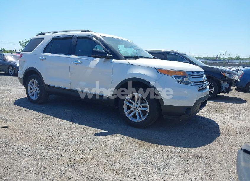 2015 Ford Explorer XLT (VIN 1FM5K8D89FGB16632) main photo