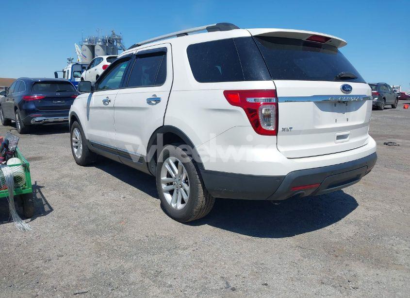 Photo 3 of 2015 Ford Explorer XLT (VIN 1FM5K8D89FGB16632)