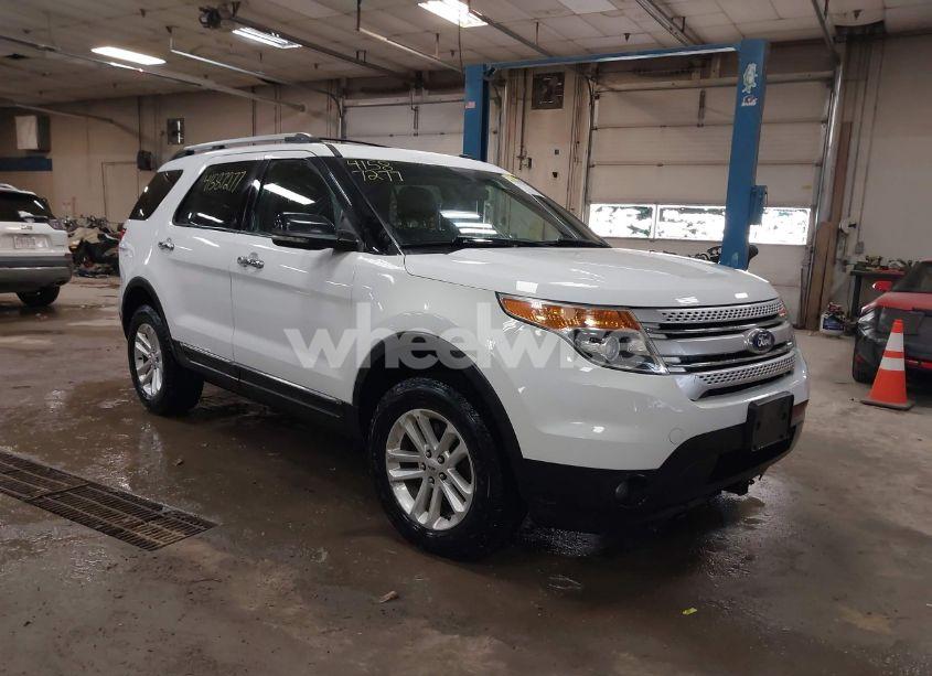 2015 Ford Explorer XLT (VIN 1FM5K8D89FGB70481) main photo