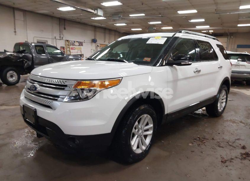 Photo 2 of 2015 Ford Explorer XLT (VIN 1FM5K8D89FGB70481)