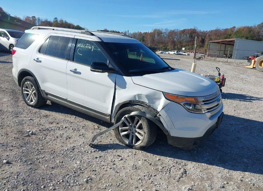 2015 Ford Explorer XLT (VIN 1FM5K8D89FGB88494) main photo