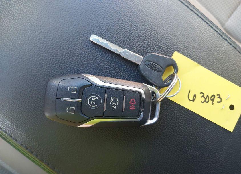 Photo 11 of 2016 Ford Explorer XLT (VIN 1FM5K8D89GGA10070)