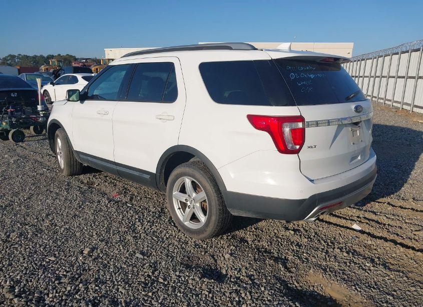 Photo 3 of 2016 Ford Explorer XLT (VIN 1FM5K8D89GGA10070)