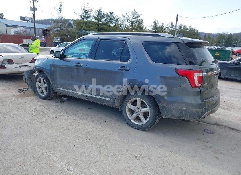 Photo 3 of 2016 Ford Explorer XLT (VIN 1FM5K8D89GGA47720)