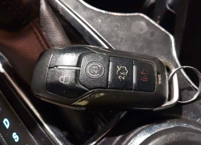 Photo 11 of 2016 Ford Explorer XLT (VIN 1FM5K8D89GGB35439)