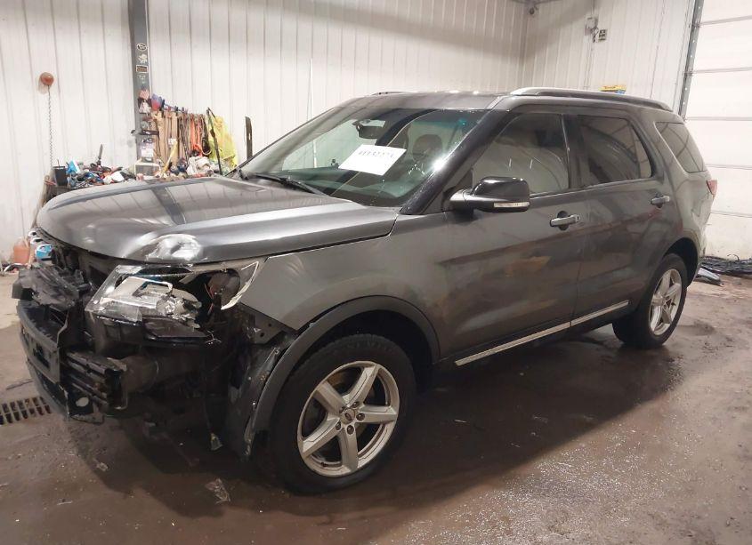 Photo 2 of 2016 Ford Explorer XLT (VIN 1FM5K8D89GGB35439)