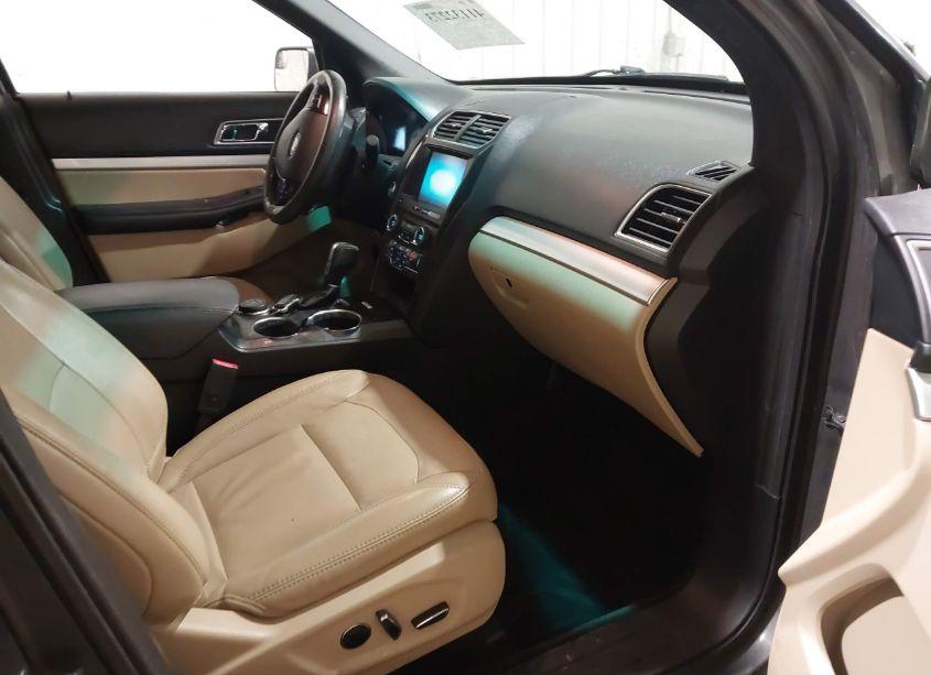 Photo 5 of 2016 Ford Explorer XLT (VIN 1FM5K8D89GGB35439)