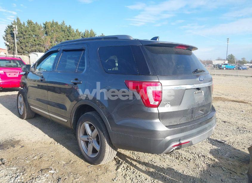 Photo 3 of 2016 Ford Explorer XLT (VIN 1FM5K8D89GGC99550)