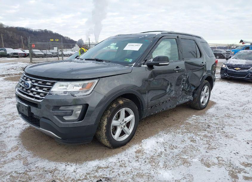 Photo 2 of 2016 Ford Explorer XLT (VIN 1FM5K8D89GGD00292)
