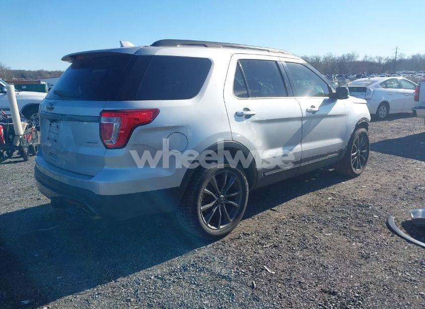 Photo 4 of 2017 Ford Explorer XLT (VIN 1FM5K8D89HGA26397)