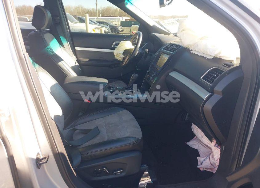 Photo 5 of 2017 Ford Explorer XLT (VIN 1FM5K8D89HGA26397)