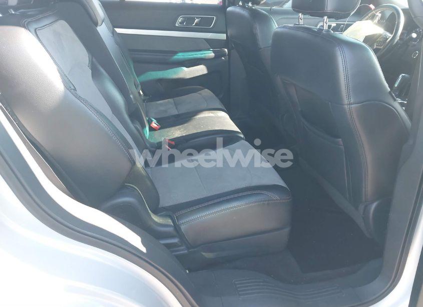 Photo 8 of 2017 Ford Explorer XLT (VIN 1FM5K8D89HGA26397)