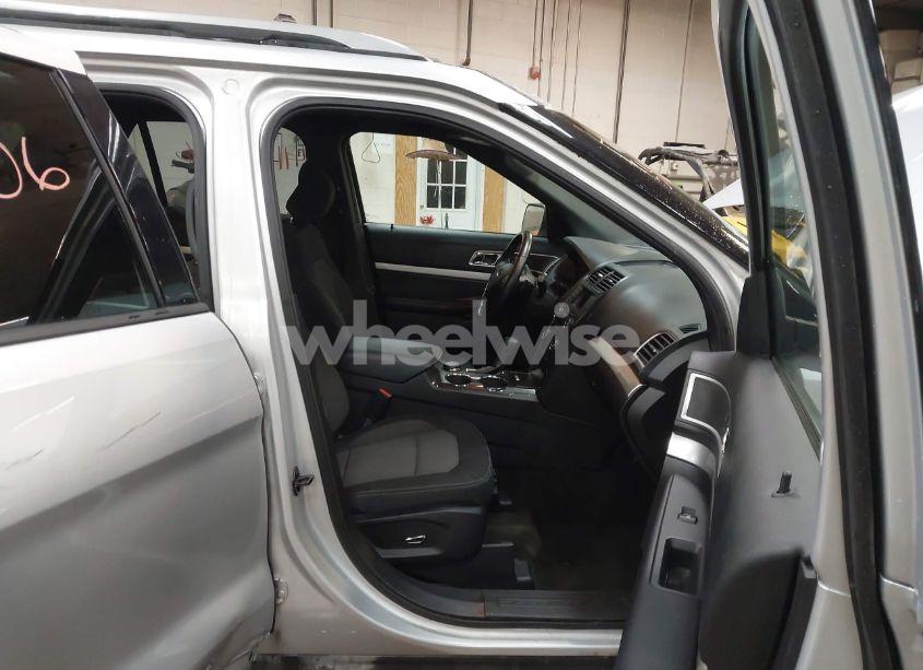 Photo 5 of 2017 Ford Explorer XLT (VIN 1FM5K8D89HGD09012)