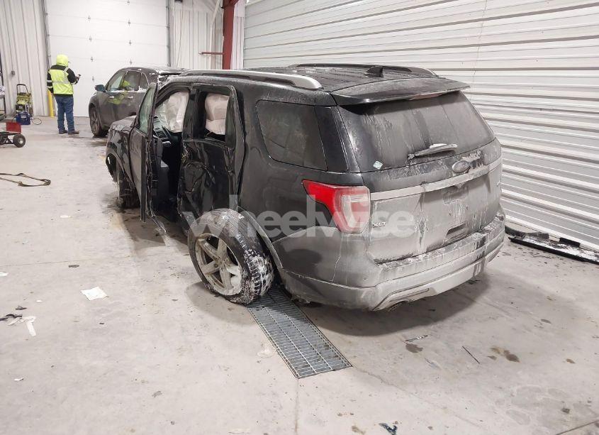 Photo 3 of 2017 Ford Explorer XLT (VIN 1FM5K8D89HGD75138)