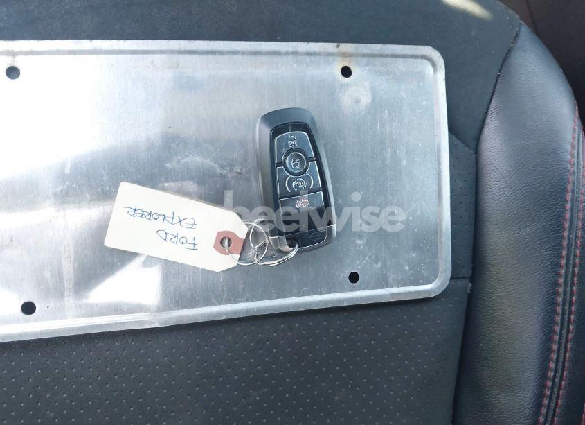 Photo 11 of 2018 Ford Explorer XLT (VIN 1FM5K8D89JGA10366)