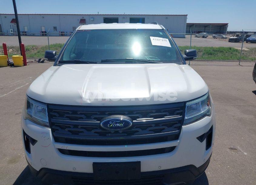 Photo 13 of 2018 Ford Explorer XLT (VIN 1FM5K8D89JGA10366)