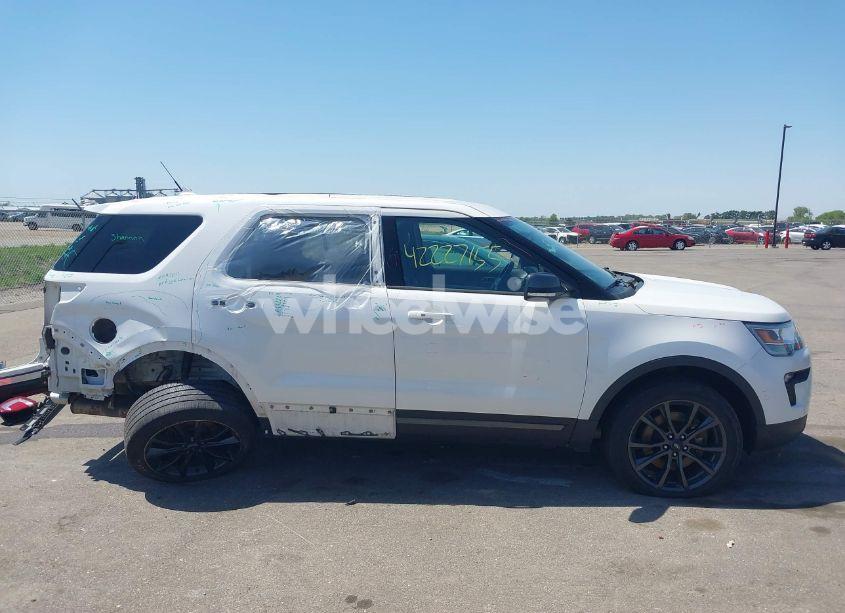 Photo 14 of 2018 Ford Explorer XLT (VIN 1FM5K8D89JGA10366)