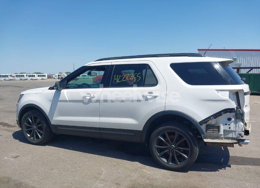 Photo 15 of 2018 Ford Explorer XLT (VIN 1FM5K8D89JGA10366)