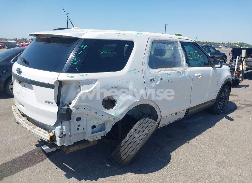 Photo 4 of 2018 Ford Explorer XLT (VIN 1FM5K8D89JGA10366)