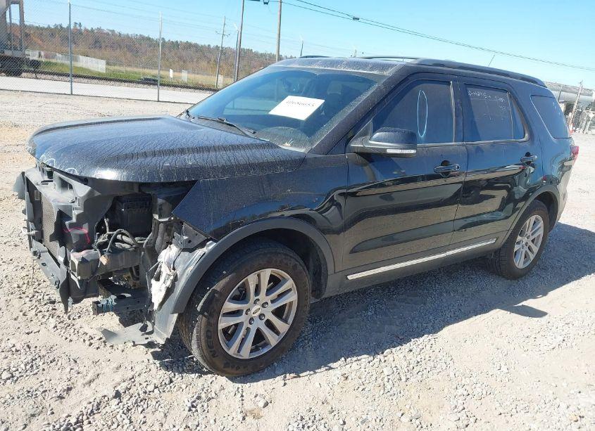 Photo 2 of 2018 Ford Explorer XLT (VIN 1FM5K8D89JGA57073)