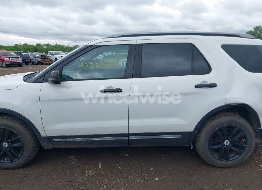 Photo 14 of 2018 Ford Explorer XLT (VIN 1FM5K8D89JGA73757)