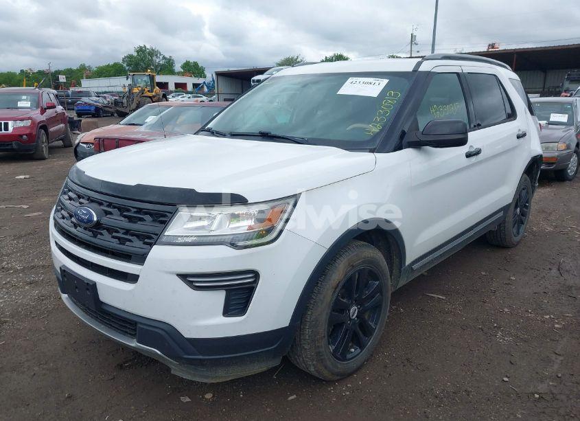 Photo 2 of 2018 Ford Explorer XLT (VIN 1FM5K8D89JGA73757)