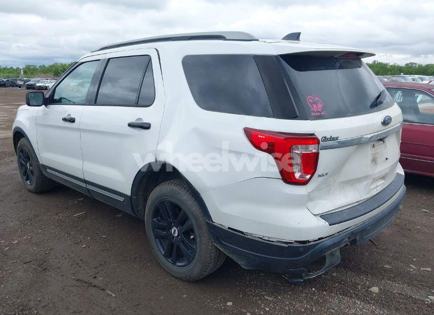 Photo 3 of 2018 Ford Explorer XLT (VIN 1FM5K8D89JGA73757)