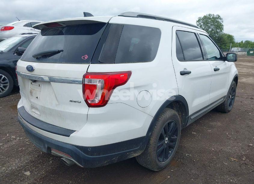 Photo 4 of 2018 Ford Explorer XLT (VIN 1FM5K8D89JGA73757)