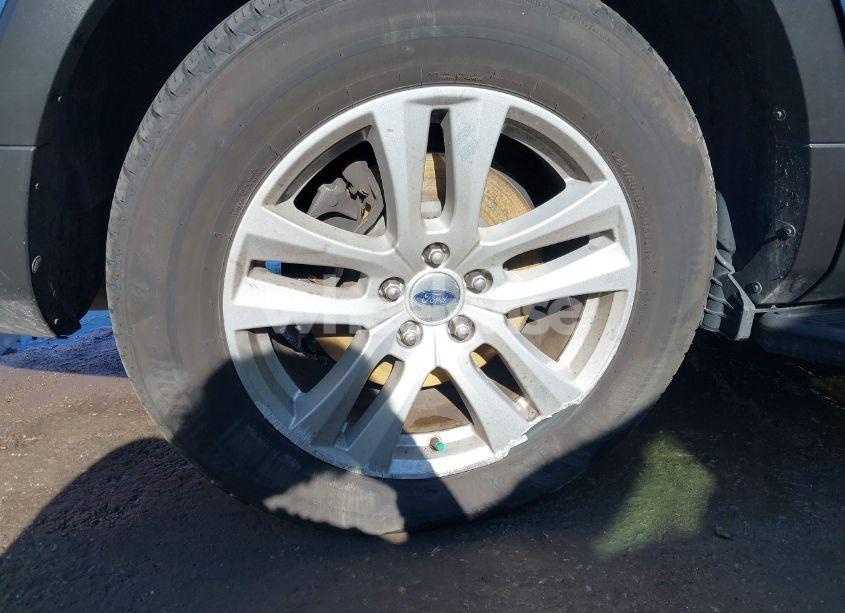 Photo 18 of 2018 Ford Explorer XLT (VIN 1FM5K8D89JGB30748)