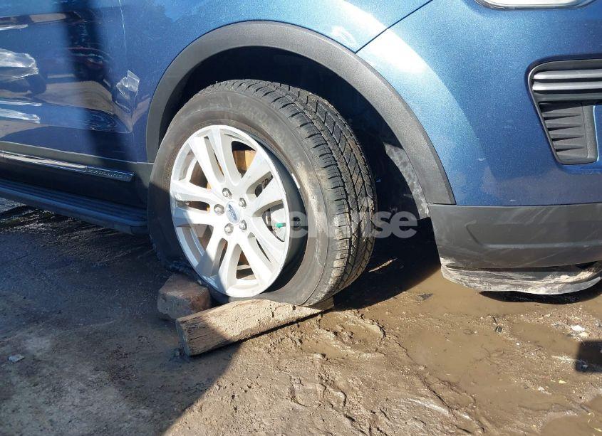 Photo 6 of 2018 Ford Explorer XLT (VIN 1FM5K8D89JGB30748)