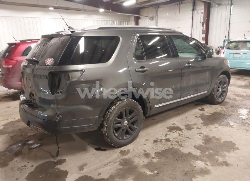 Photo 4 of 2018 Ford Explorer XLT (VIN 1FM5K8D89JGB37117)