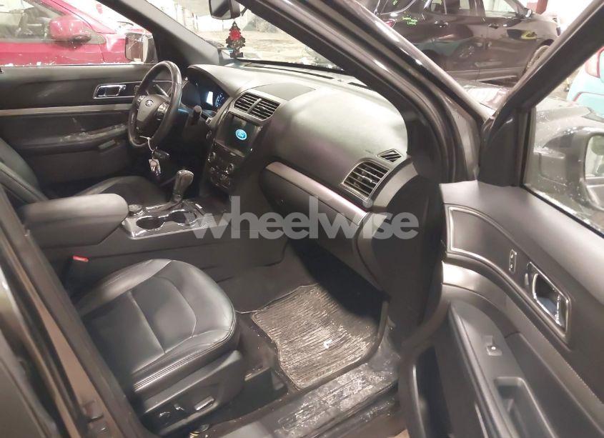 Photo 5 of 2018 Ford Explorer XLT (VIN 1FM5K8D89JGB37117)