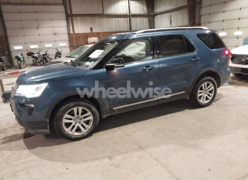 Photo 2 of 2018 Ford Explorer XLT (VIN 1FM5K8D89JGB73695)