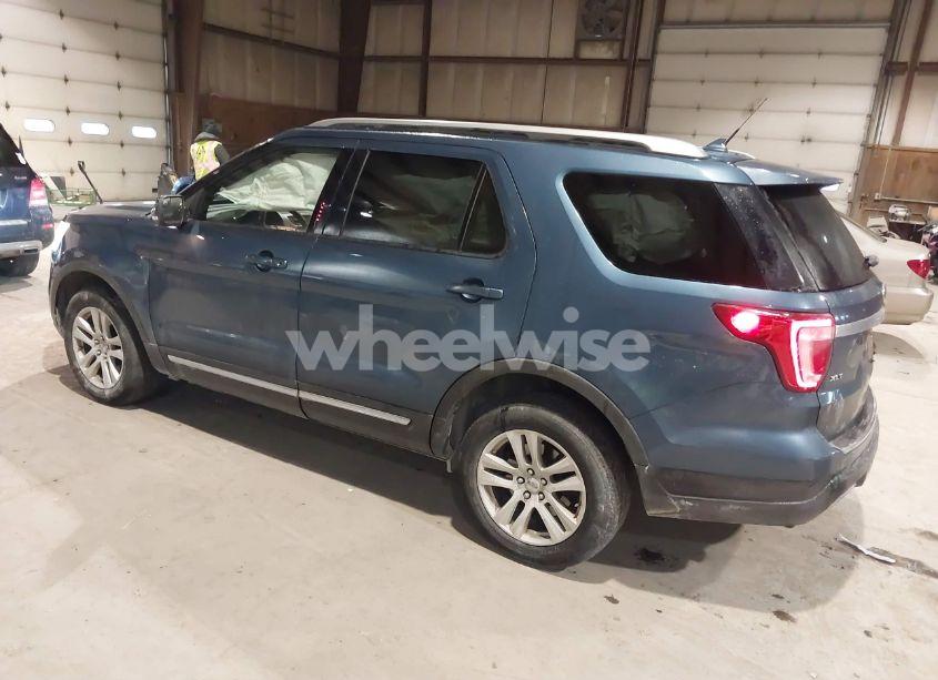 Photo 3 of 2018 Ford Explorer XLT (VIN 1FM5K8D89JGB73695)