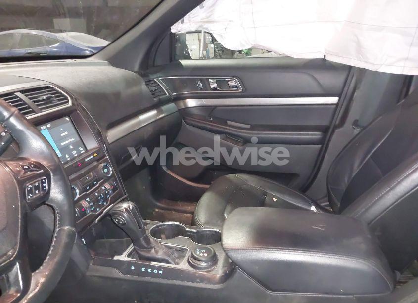 Photo 5 of 2018 Ford Explorer XLT (VIN 1FM5K8D89JGB73695)