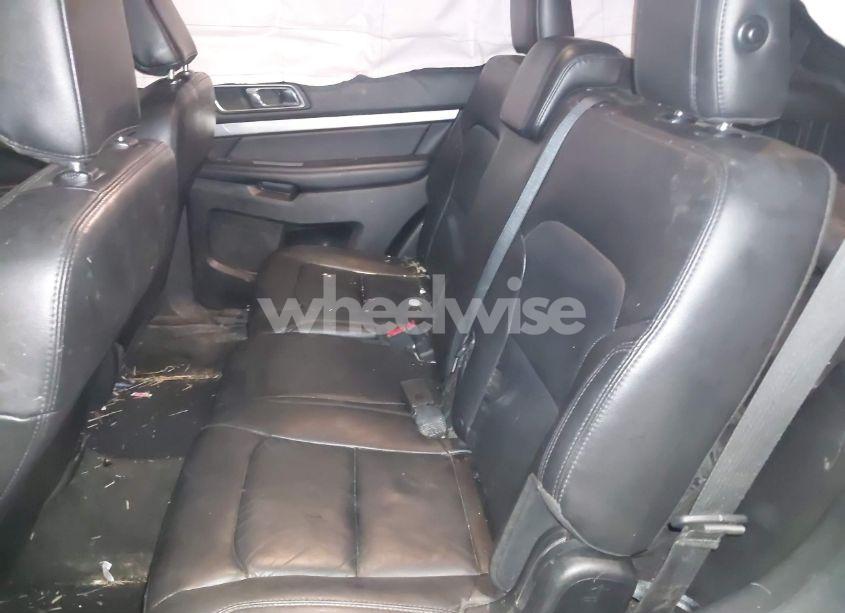 Photo 8 of 2018 Ford Explorer XLT (VIN 1FM5K8D89JGB73695)