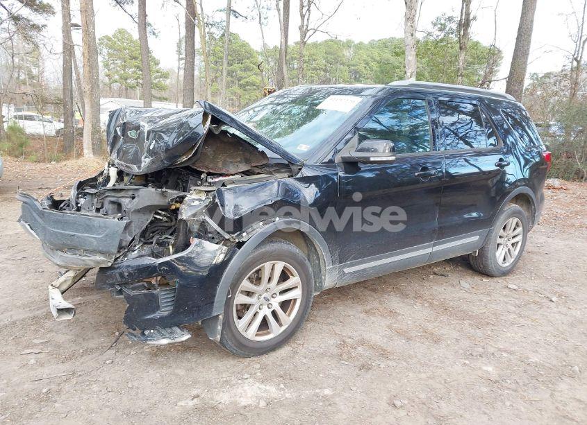 Photo 2 of 2018 Ford Explorer XLT (VIN 1FM5K8D89JGB75737)