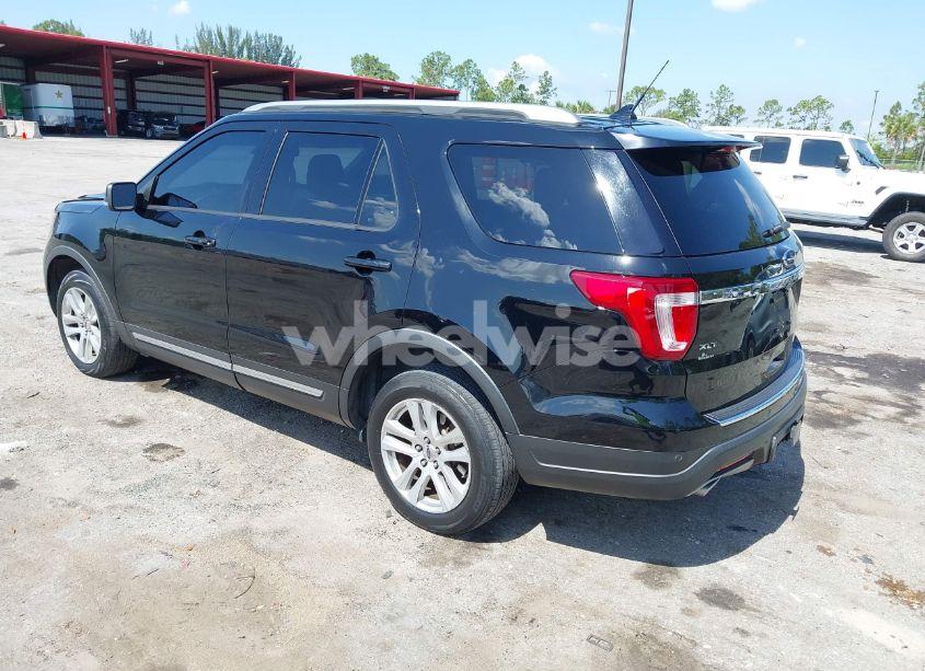 Photo 3 of 2018 Ford Explorer XLT (VIN 1FM5K8D89JGC38674)
