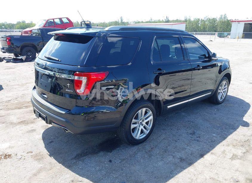 Photo 4 of 2018 Ford Explorer XLT (VIN 1FM5K8D89JGC38674)