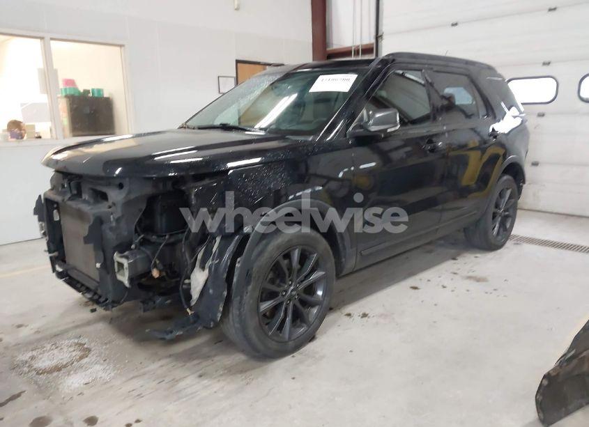 Photo 2 of 2018 Ford Explorer XLT (VIN 1FM5K8D89JGC40408)