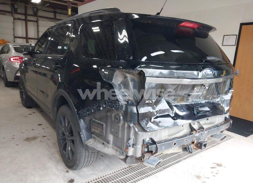 Photo 3 of 2018 Ford Explorer XLT (VIN 1FM5K8D89JGC40408)