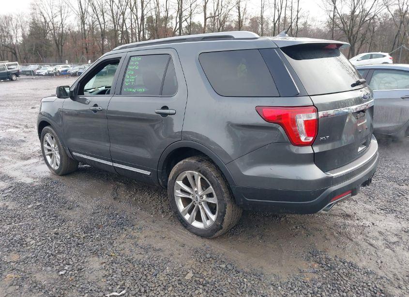 Photo 3 of 2018 Ford Explorer XLT (VIN 1FM5K8D89JGC79189)