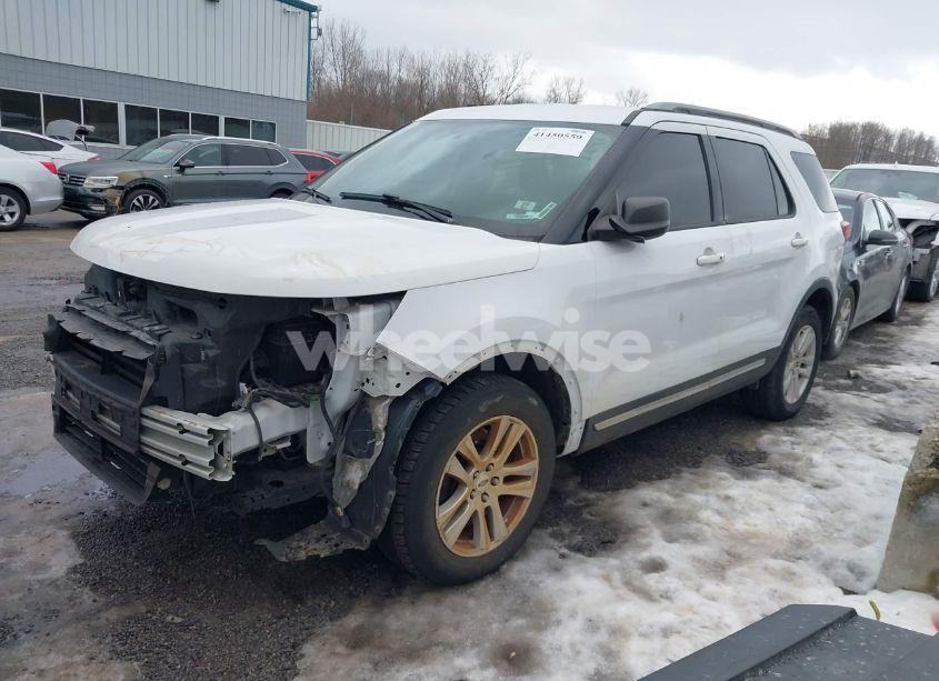 Photo 2 of 2019 Ford Explorer XLT (VIN 1FM5K8D89KGA13334)