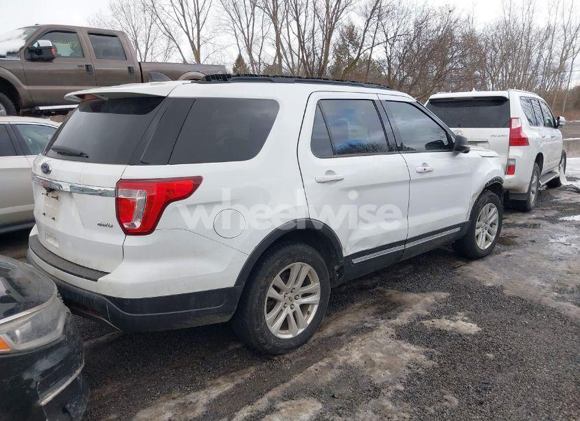 Photo 4 of 2019 Ford Explorer XLT (VIN 1FM5K8D89KGA13334)