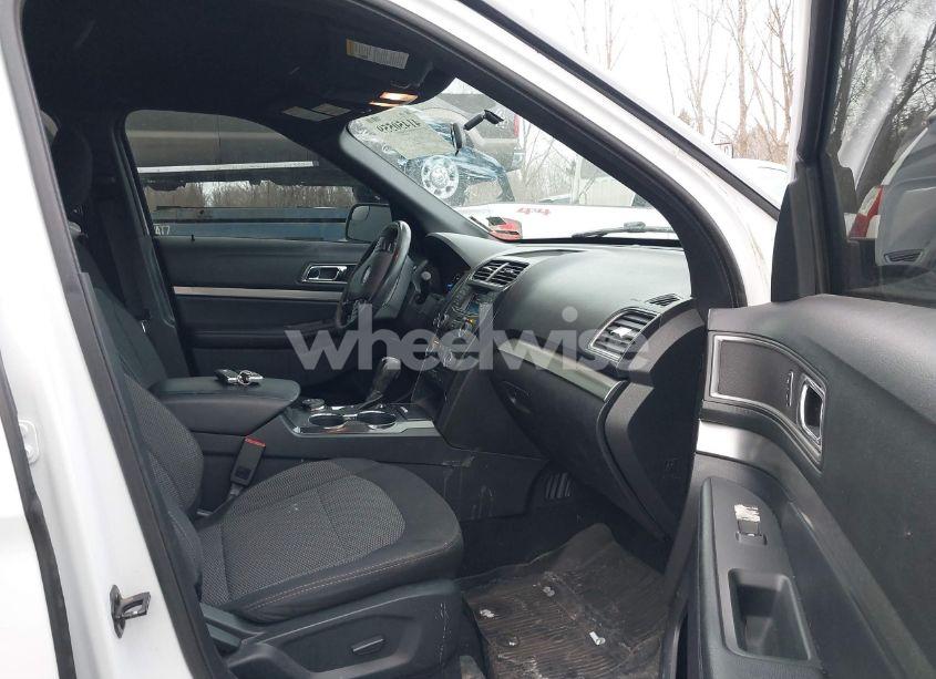 Photo 5 of 2019 Ford Explorer XLT (VIN 1FM5K8D89KGA13334)