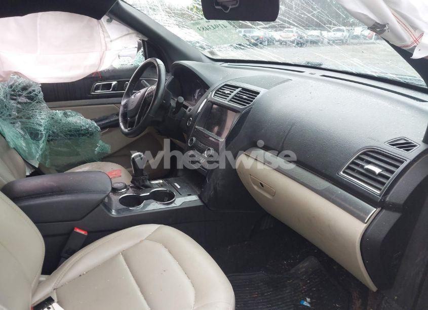 Photo 5 of 2019 Ford Explorer XLT (VIN 1FM5K8D89KGA27251)