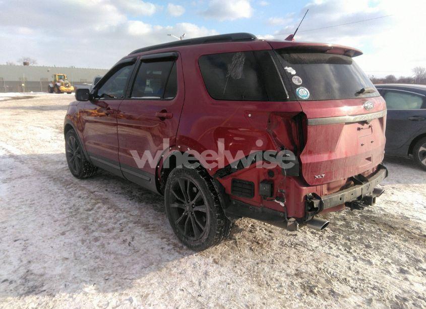 Photo 3 of 2019 Ford Explorer XLT (VIN 1FM5K8D89KGA59326)